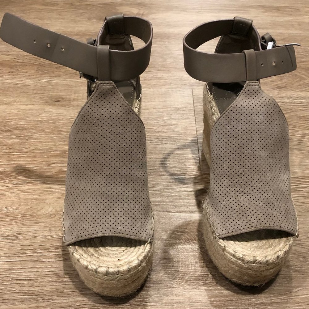 Marc Fisher LTD Annie Espadrille Wedge  size 5.5